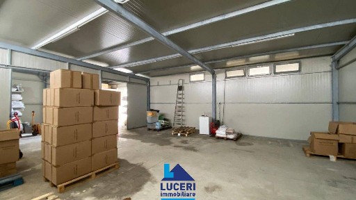 Locale commerciale in Vendita