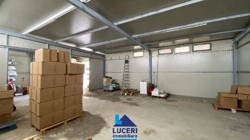 Locale commerciale in Vendita