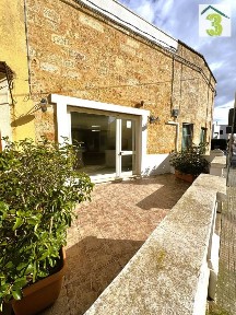 Locale commerciale in Vendita