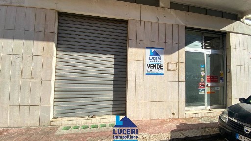 Locale commerciale in Vendita