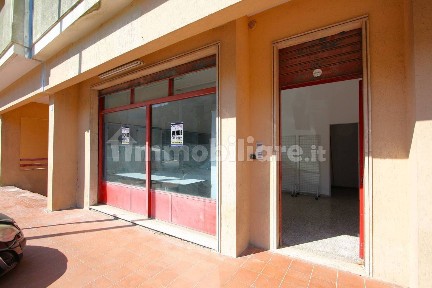 Locale commerciale in Vendita