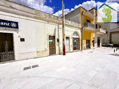 Locale commerciale in Vendita