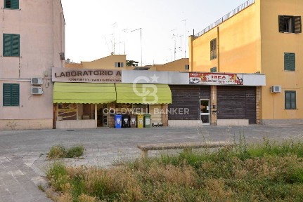 Locale commerciale in Vendita