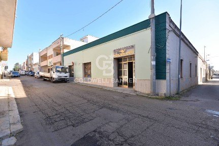 Locale commerciale in Vendita