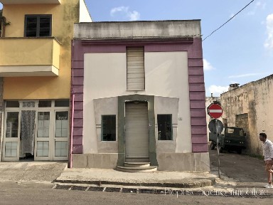 Locale commerciale in Vendita