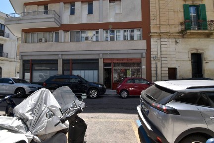 Locale commerciale in Vendita