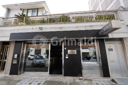 Locale commerciale in Vendita