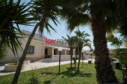 Locale commerciale in Vendita