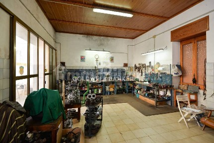 Locale commerciale in Vendita