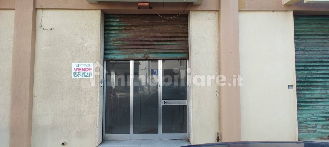 Locale commerciale in Vendita