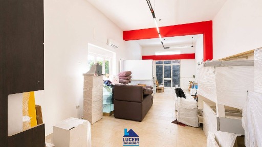 Locale commerciale in Vendita