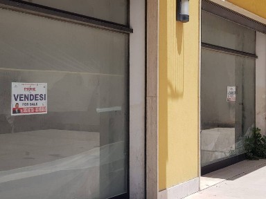 Locale commerciale in Vendita