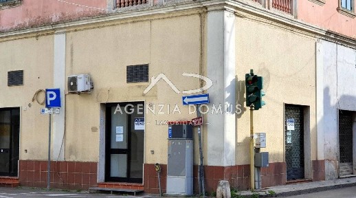 Locale commerciale in Vendita