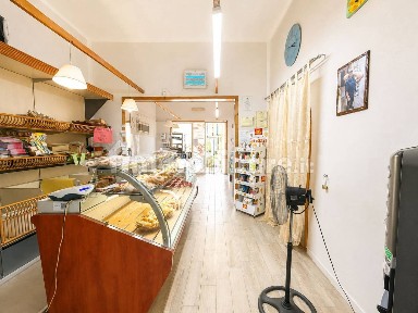 Locale commerciale in Vendita
