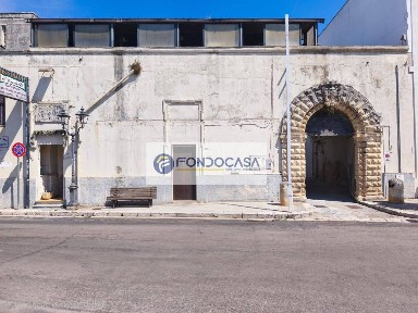 Locale commerciale in Vendita