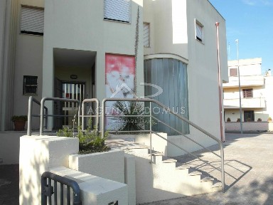 Locale commerciale in Vendita