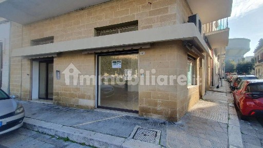 Locale commerciale in Vendita