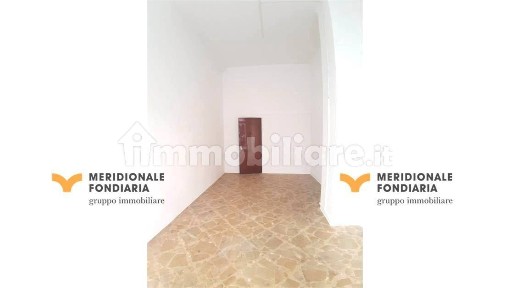 Locale commerciale in Vendita