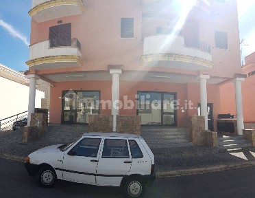 Locale commerciale con laboratorio in Vendita