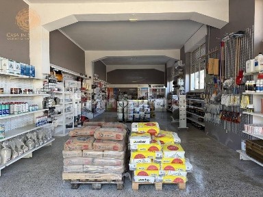 Locale con laboratorio in Vendita