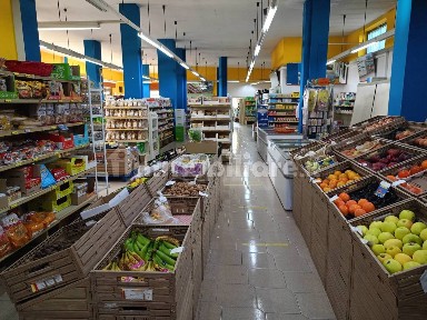 Locale commerciale in Vendita