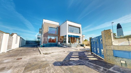 Locale commerciale in Vendita