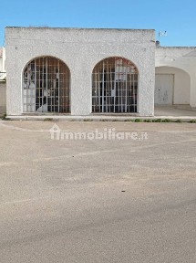 Locale commerciale in Vendita
