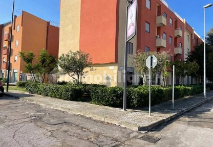 Locale commerciale in Vendita