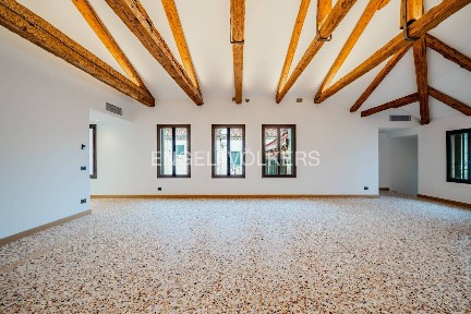 Quadrilocale Campo San Polo, San Polo, Venezia