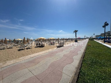 Jesolo, Piazza Milano, 25