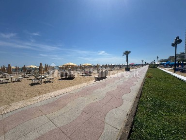 Jesolo, Piazza Milano, 25