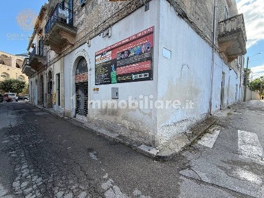 Locale commerciale in Vendita