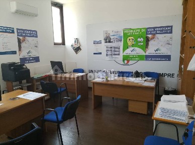 Locale commerciale in Vendita