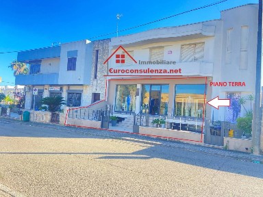 Negozio di abbigliamento in Vendita