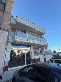 Locale commerciale in Vendita
