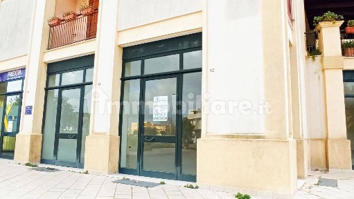 Locale commerciale in Vendita