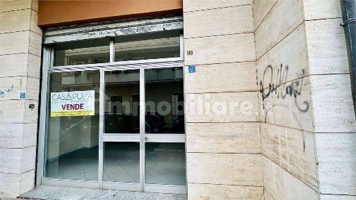 Locale commerciale in Vendita