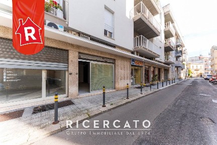 Locale commerciale in Vendita