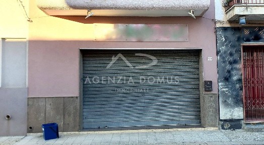 Locale commerciale in Vendita