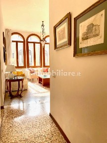 Trilocale ottimo stato, secondo piano, San Marco, Venezia