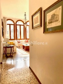 Trilocale ottimo stato, secondo piano, San Marco, Venezia