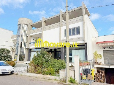 Locale commerciale in Vendita