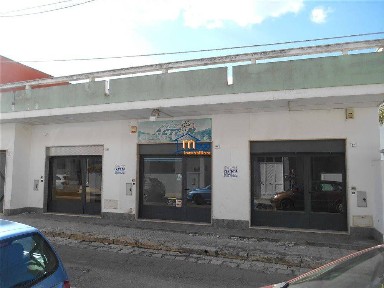 Locale commerciale in Vendita