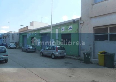 Locale commerciale in Vendita