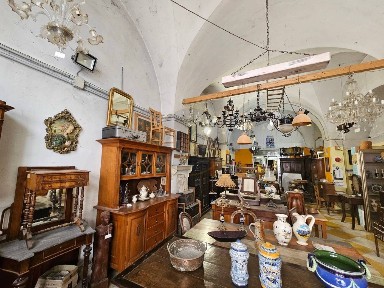 Locale commerciale in Vendita