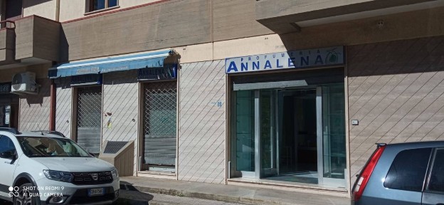 Locale commerciale in Vendita