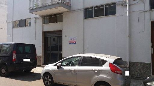 Locale commerciale in Vendita