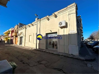 Locale commerciale in Vendita