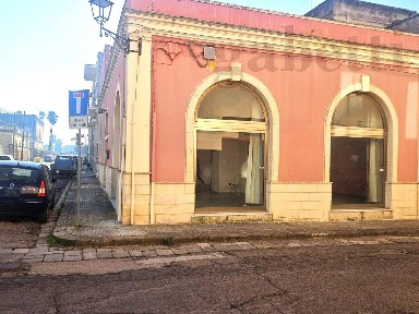 Locale commerciale in Vendita