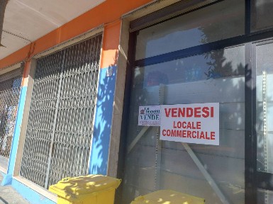Locale commerciale in Vendita